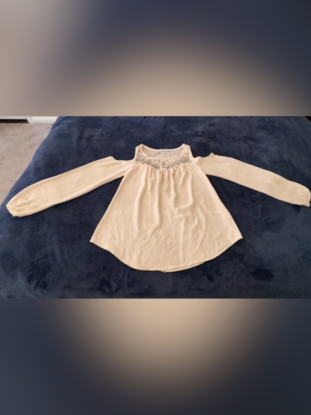 Cold-Shoulder Lace Yoke Blouse — Cream. Size:Small - Picture 5 of 7